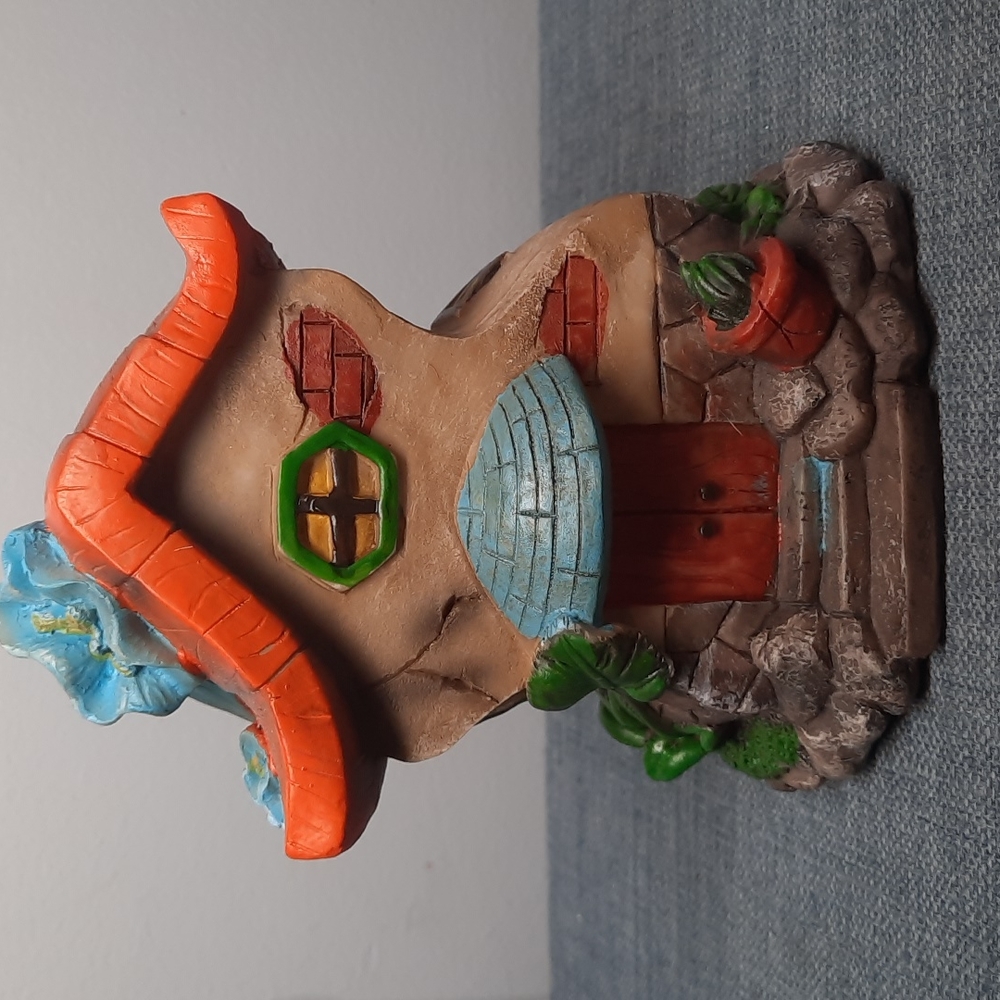 Fairy Gnome Garden Miniature House Painted Resin Indoor Outdoor Figure